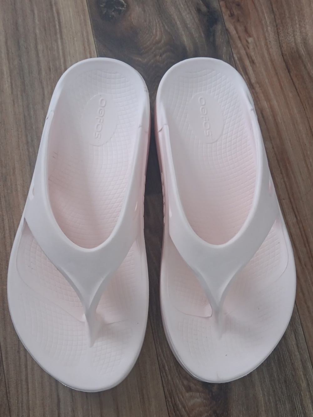 Oofos Women’s OOlala Thong Sandals in Light Pink